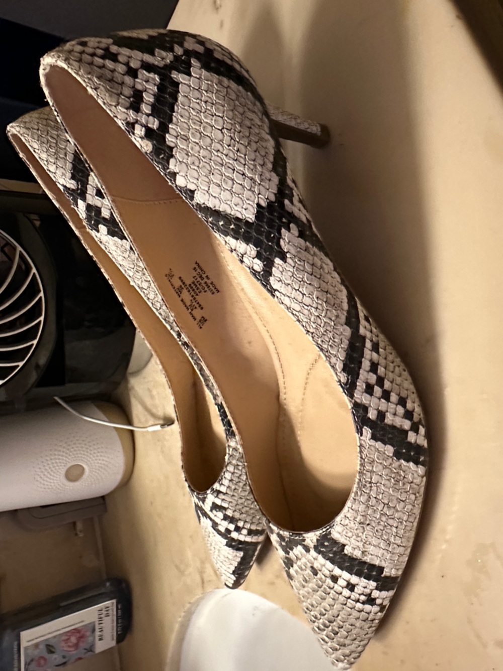 Jaclyn Smith Black and White Snake-Print Pointed Toe Pumps